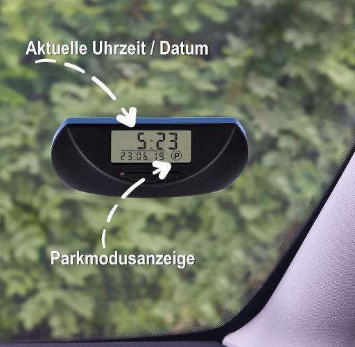 Elektronische Uhr in einem Auto, zeigt aktuelle Uhrzeit und Datum mit Parkmodusanzeige
