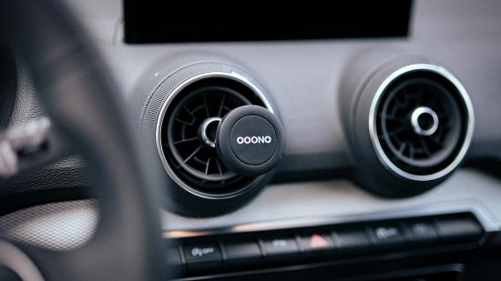 Ooono Verkehrsalarm installiert in einer Auto-Klimaanlage