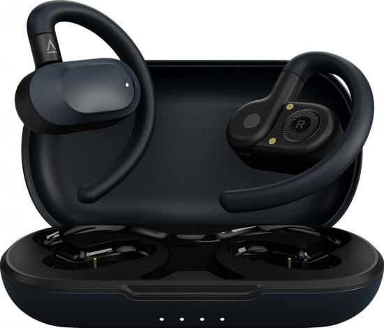 Schwarze kabellose In-Ear-Kopfhörer in einer offenen Ladehülle