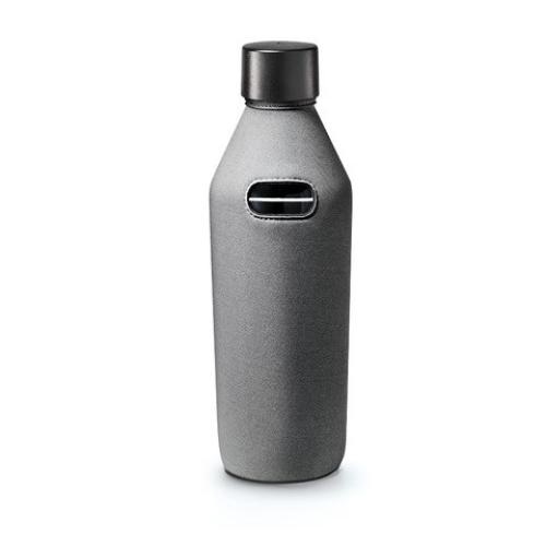 Graue isolierte Trinkflasche mit praktischem Tragegriff und Sicherheitsverschluss