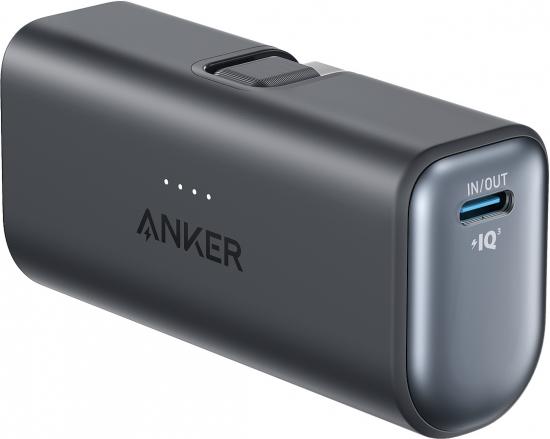 Schwarze Anker Powerbank mit USB-C Anschluss, In/Out Kennzeichnung und IQ-Technologie