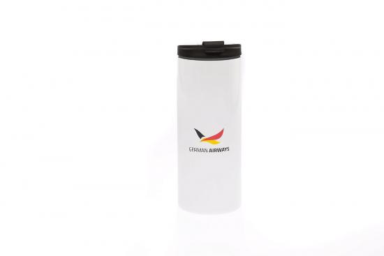 Thermobecher mit German Airways Logo auf weißem Hintergrund