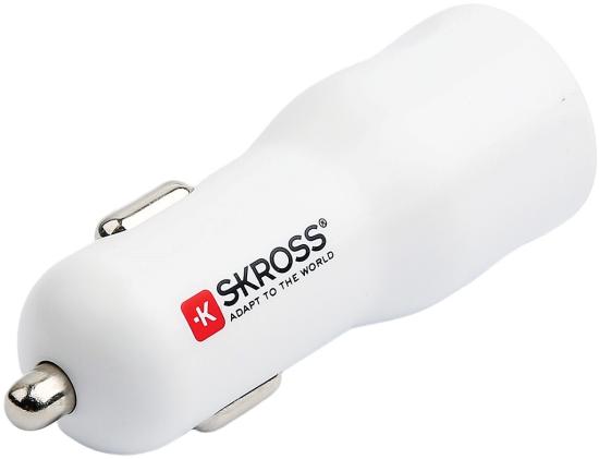 Weißes SKROSS USB-Autoladegerät mit Aufschrift 'Adapt to the world'